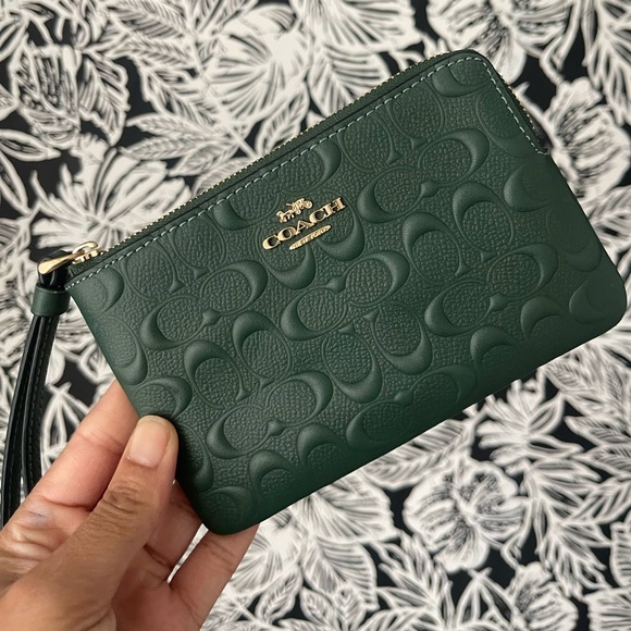Coach Handbags - 🔥🔥FLASH SALE🔥Women’s Coach Embossed Corner Zip Wristlet In Signature Leather